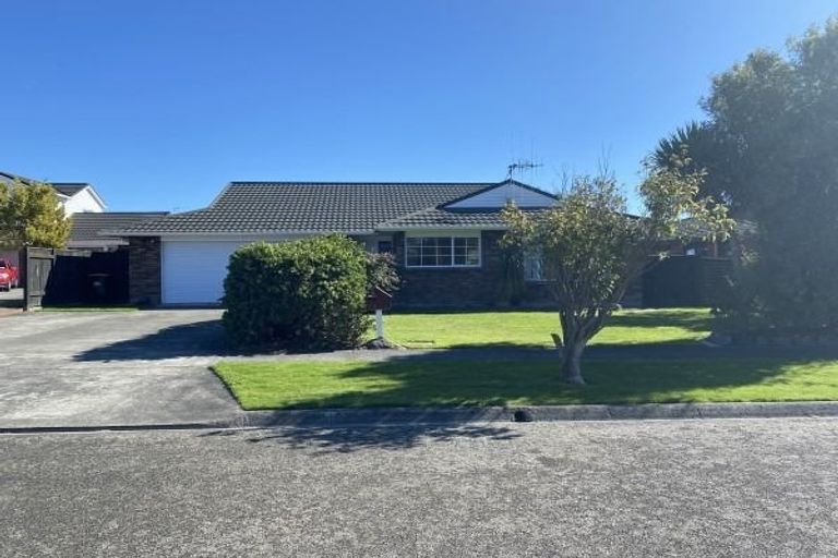 Photo of property in 16 Rosebank Avenue, Kelvin Grove, Palmerston North, 4414