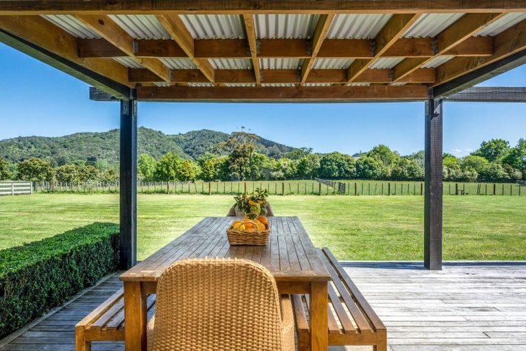 Photo of property in 69 Clevedon Kawakawa Road, Clevedon, Papakura, 2585