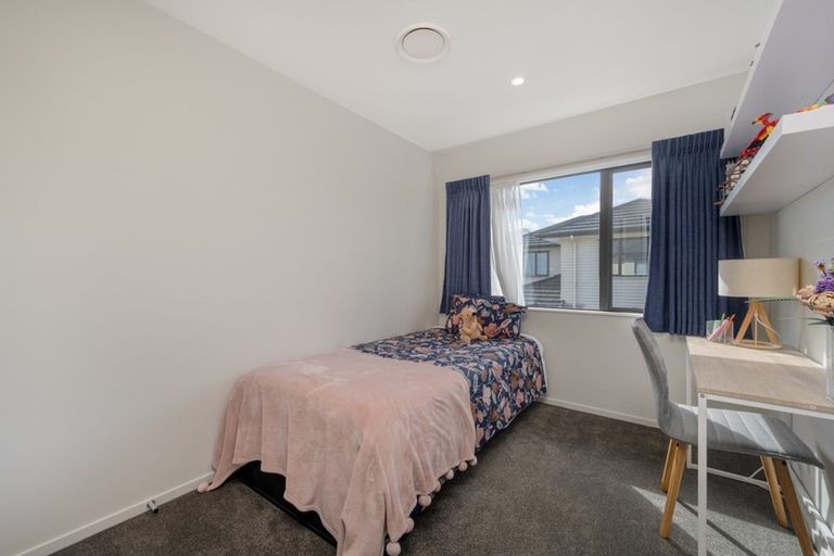 Photo of property in 118a Gracechurch Drive, Flat Bush, Auckland, 2016