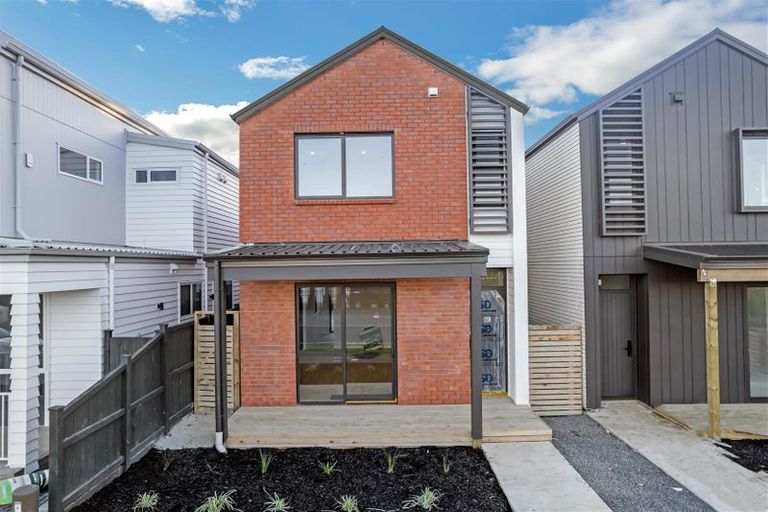 Photo of property in 14 Yellow Pear Lane, Karaka, 2578