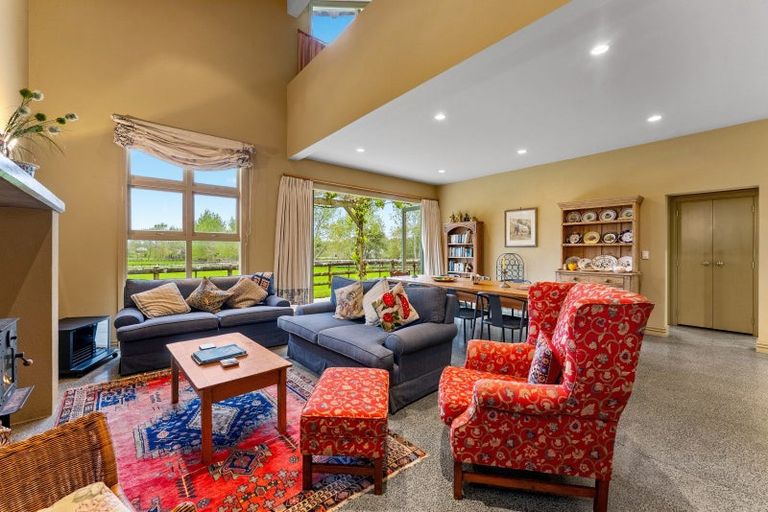 Photo of property in 744 Waitakere Road, Kumeu, 0891