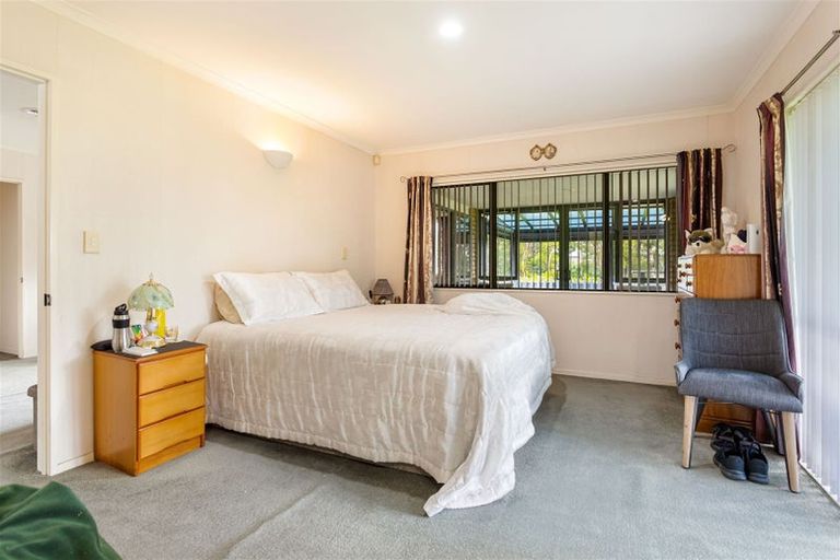 Photo of property in 278 Boord Crescent, Kumeu, 0891