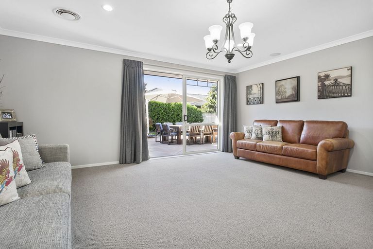 Photo of property in 2 Tulip Drive, Cambridge, 3434