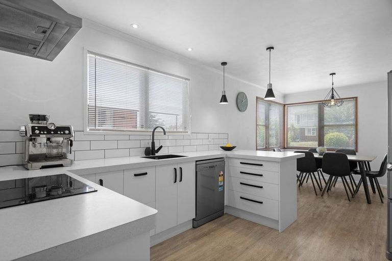 Photo of property in 10 Wairau Place, Kelvin Grove, Palmerston North, 4414