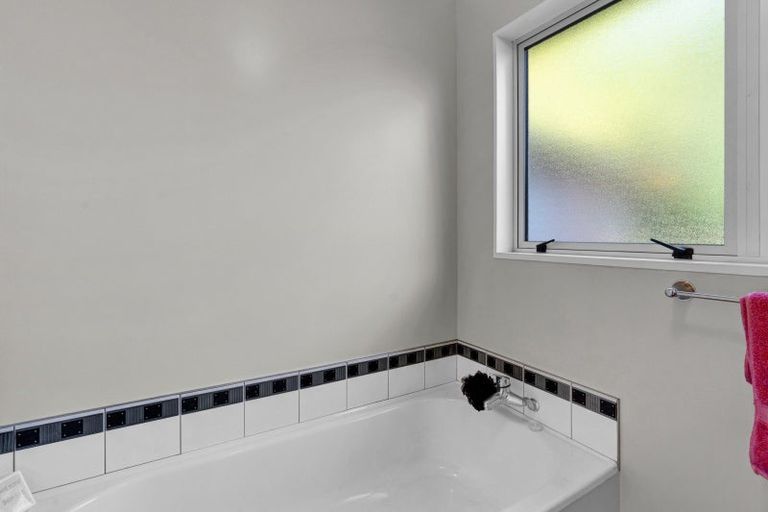 Photo of property in 120 Paraite Road, Paraite, New Plymouth, 4373