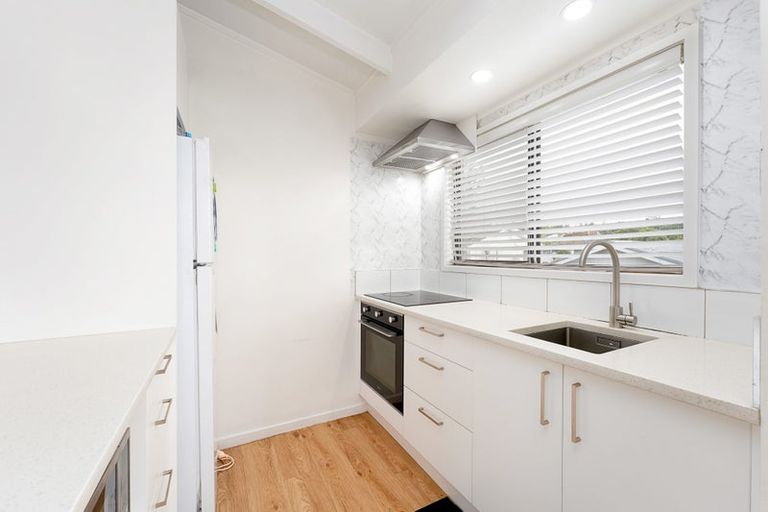 Photo of property in 30a Leo Street, Glen Eden, Auckland, 0602
