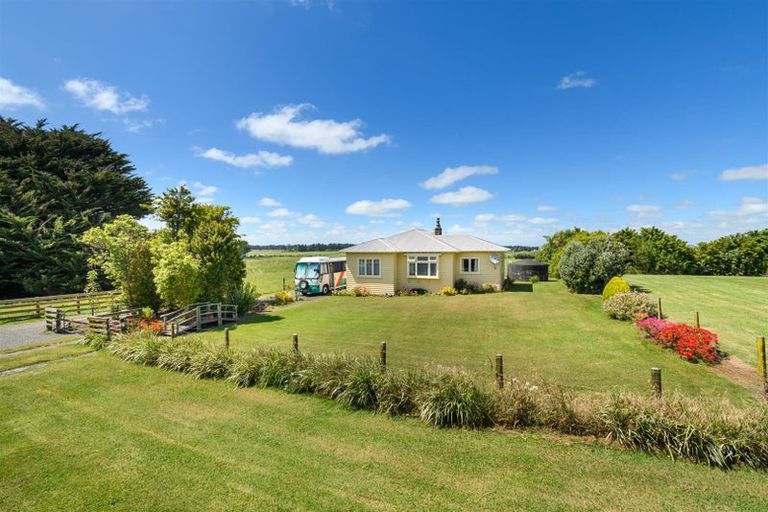 Photo of property in 56 Wightman Road, Sanson, Palmerston North, 4479