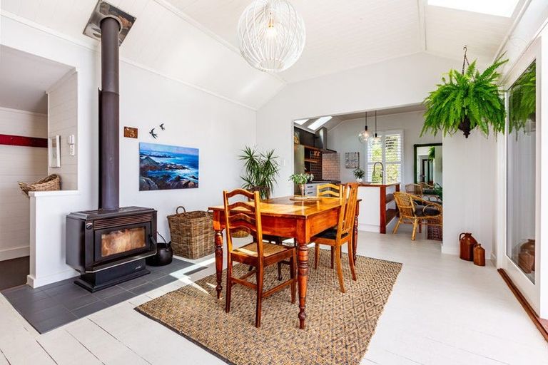 Photo of property in 3 Sand Track, Paekakariki, 5034