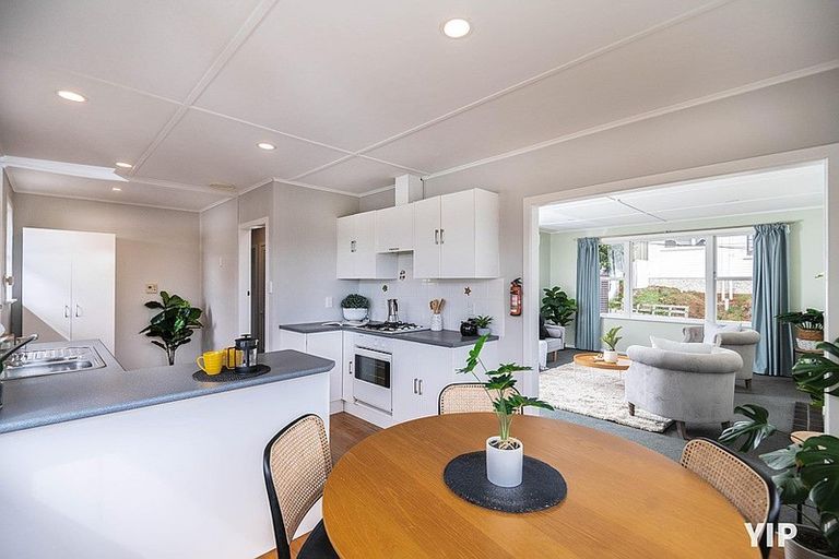 Photo of property in 58 Catherine Crescent, Paparangi, Wellington, 6037