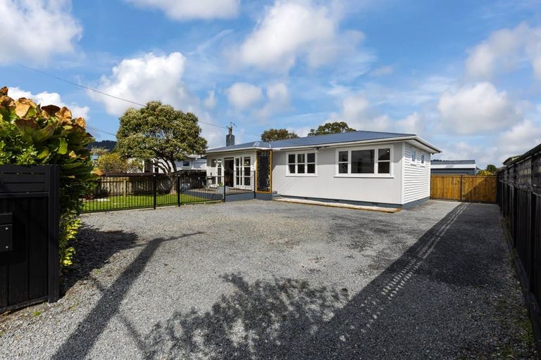 Photo of property in 2 Coleman Street, Paraparaumu, 5032