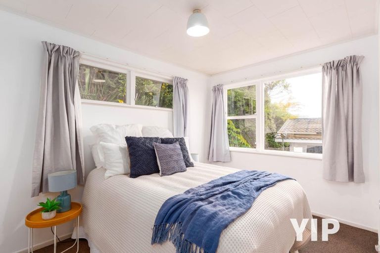 Photo of property in 9 Alwyn Place, Newlands, Wellington, 6037