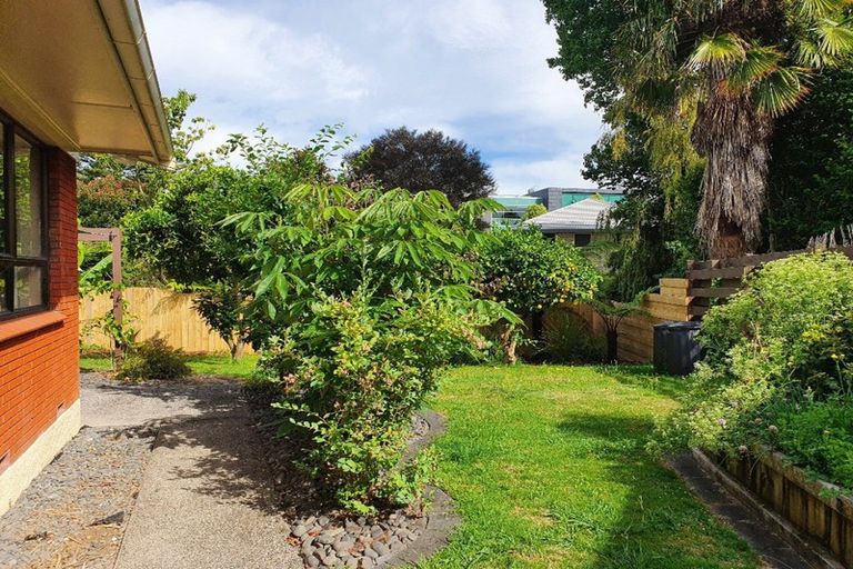 Photo of property in 1 Lorraine Place, Glenview, Hamilton, 3206