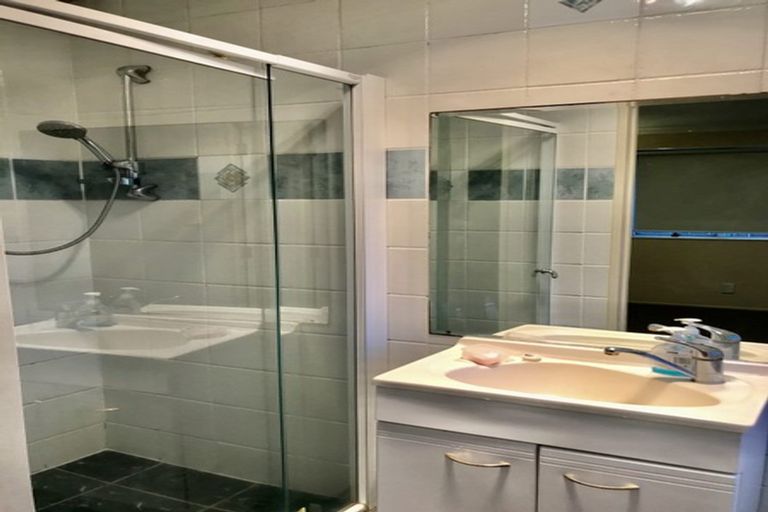 Photo of property in 2 Tullis Place, Burswood, Auckland, 2013