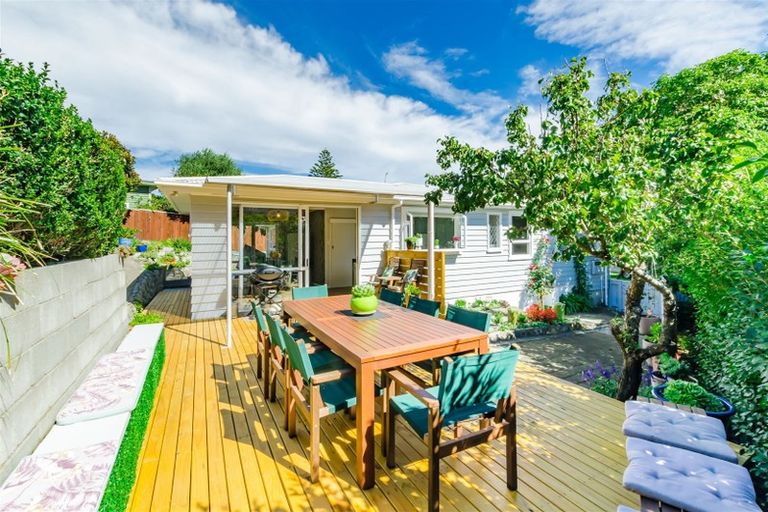 Photo of property in 10 Horomona Road, Paekakariki, 5034