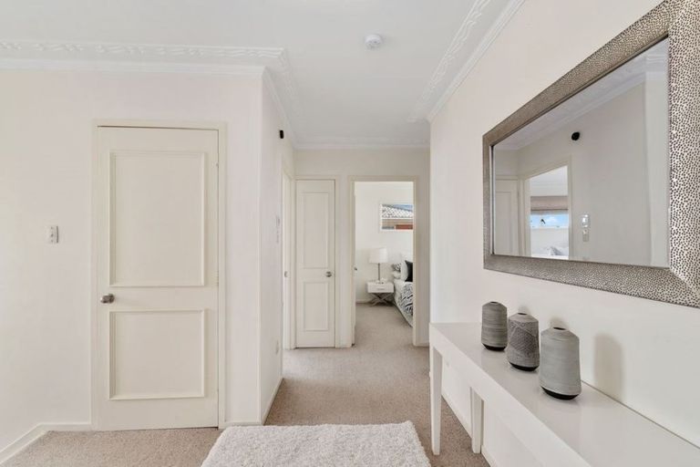 Photo of property in 1/140 Churchill Road, Rothesay Bay, Auckland, 0630