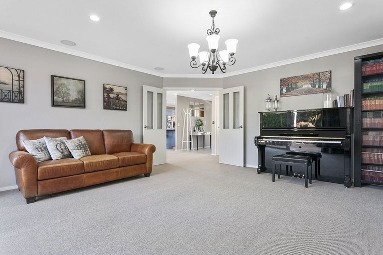 Photo of property in 2 Tulip Drive, Cambridge, 3434
