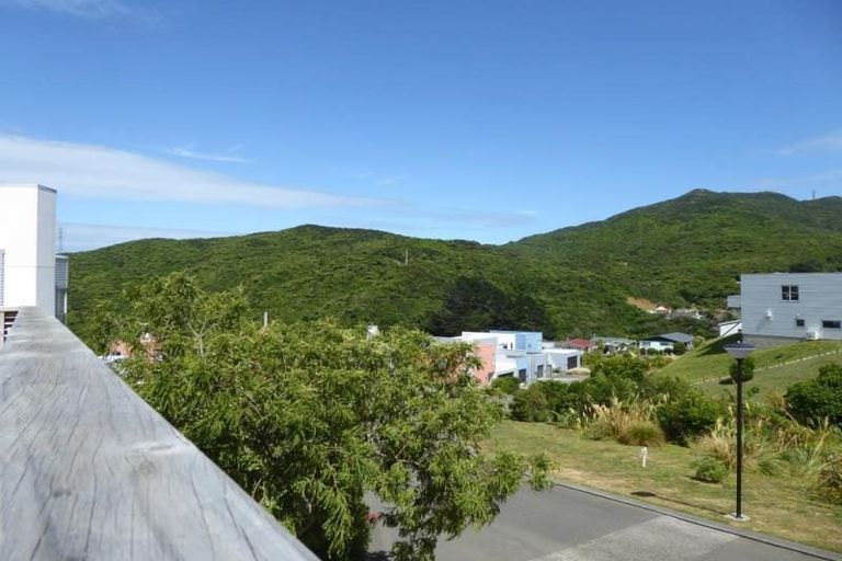 Photo of property in 42 Saddleback Grove, Karori, Wellington, 6012