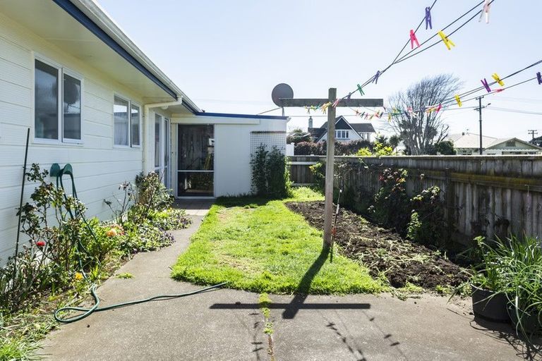 Photo of property in 2/353 Saint Aubyn, Moturoa, New Plymouth, 4310