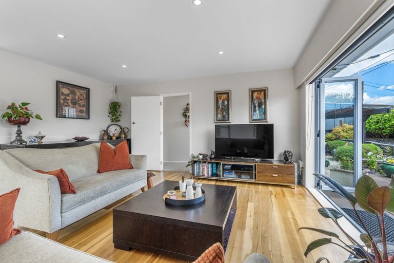 Photo of property in 137 Sandspit Road, Shelly Park, Auckland, 2014