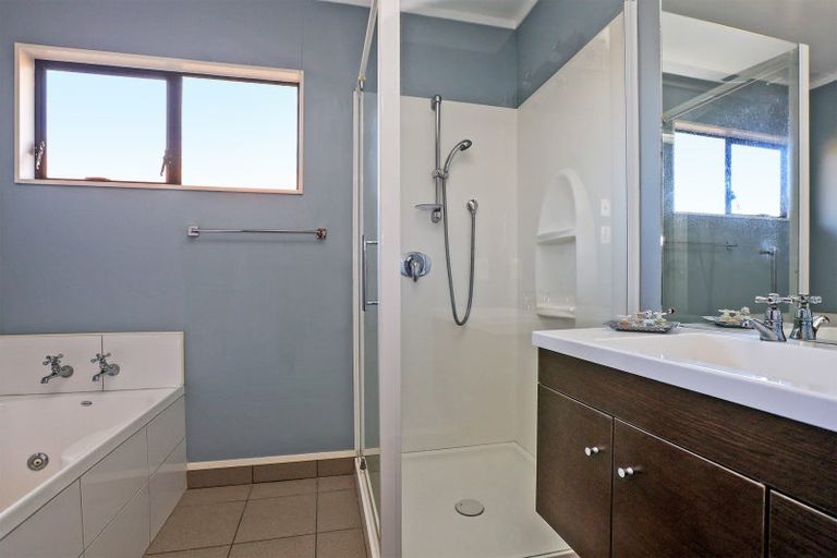 Photo of property in 9 Matthews Place, Taradale, Napier, 4112