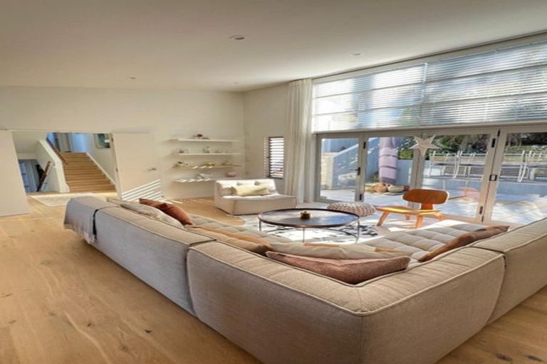 Photo of property in 32f Parr Terrace, Castor Bay, Auckland, 0620