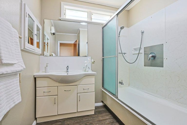 Photo of property in 2/65 Middle Road, Havelock North, 4130