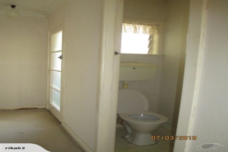 Photo of property in 71a Litten Road, Cockle Bay, Auckland, 2014