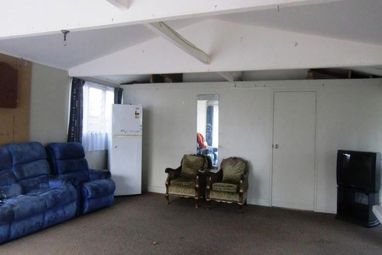 Photo of property in 24 Palmers Road, Clendon Park, Auckland, 2103