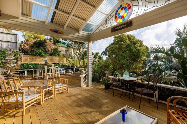 Photo of property in 42 Octavius Place, New Plymouth, 4312