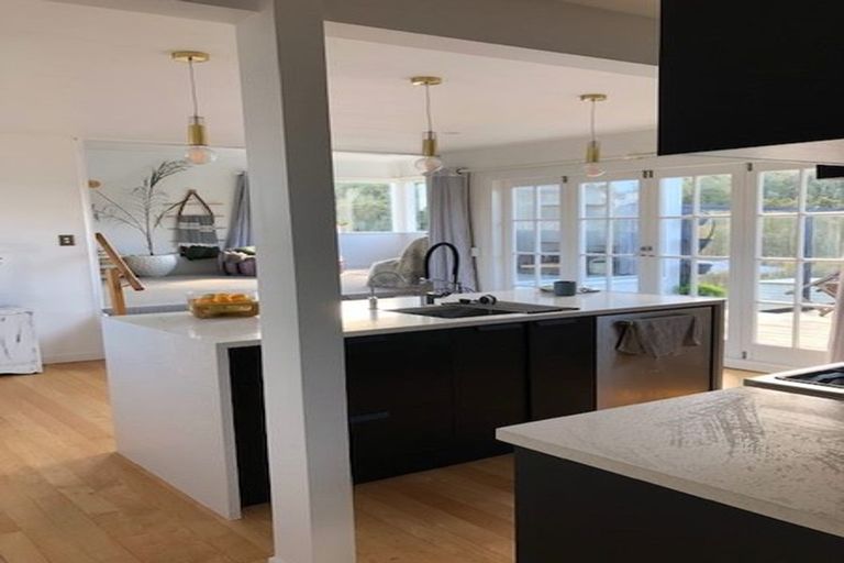 Photo of property in 98 Eskdale Road, Birkdale, Auckland, 0626