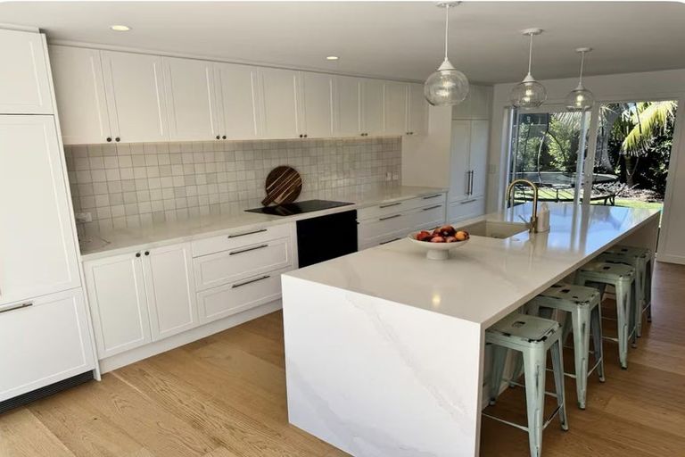 Photo of property in 24 Otakau Road, Milford, Auckland, 0620