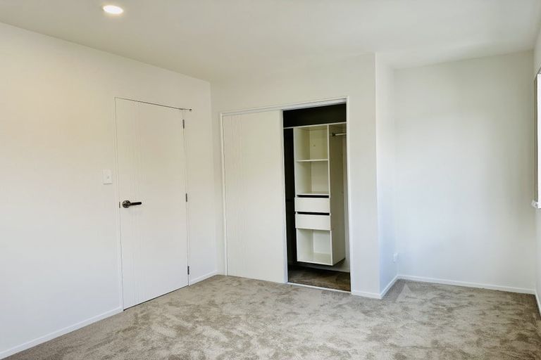 Photo of property in 23c Crystal Avenue, Glendene, Auckland, 0602