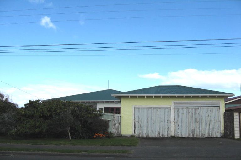 Photo of property in 117 Karaka Street, Castlecliff, Whanganui, 4501
