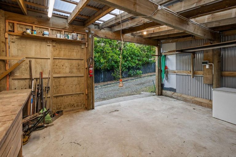 Photo of property in 132 Seaview Road, Piha, New Lynn, 0772