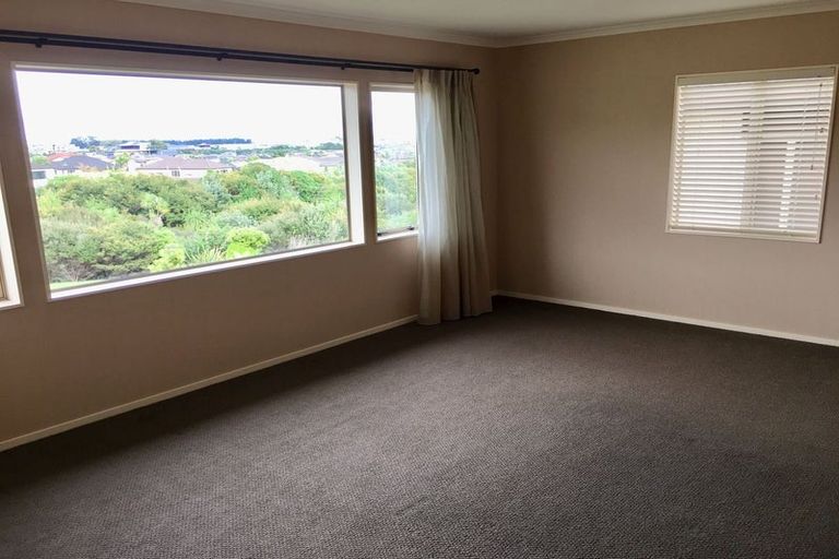 Photo of property in 98 Cyril French Drive, Flat Bush, Auckland, 2016