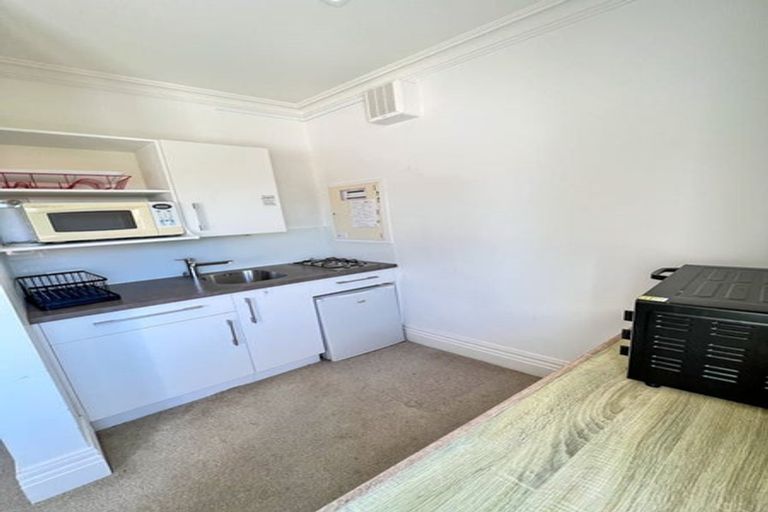 Photo of property in 8 Central Terrace, Alicetown, Lower Hutt, 5010