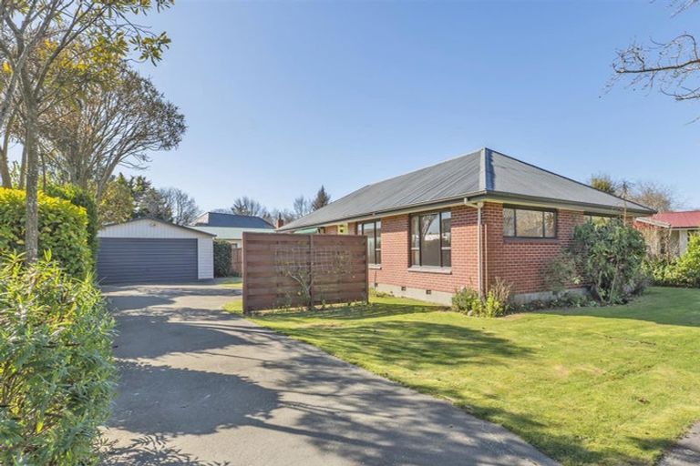 Photo of property in 27 Lochee Road, Upper Riccarton, Christchurch, 8041