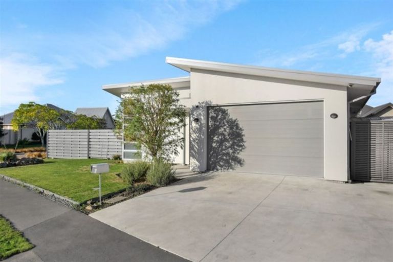 Photo of property in 17 Bottle Lake Drive, Parklands, Christchurch, 8083