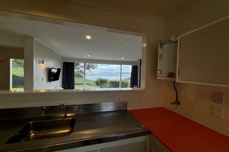 Photo of property in 65 Howard Road, Orere Point, Papakura, 2585