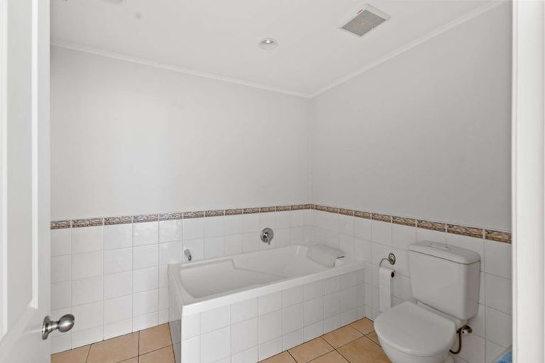 Photo of property in 1 Queen Street, New Plymouth, 4310