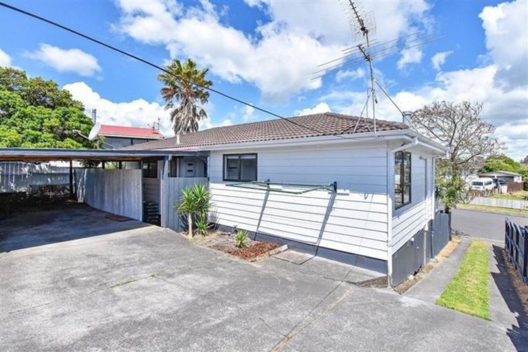 Photo of property in 10 Massine Place, Randwick Park, Auckland, 2105