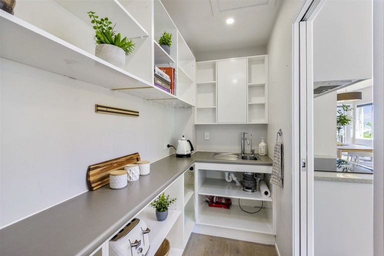 Photo of property in 69 De Luen Avenue, Tindalls Beach, Whangaparaoa, 0930