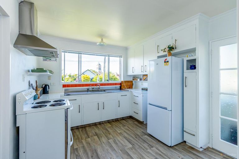 Photo of property in 10a-b Churchill Place, Waimate, 7924