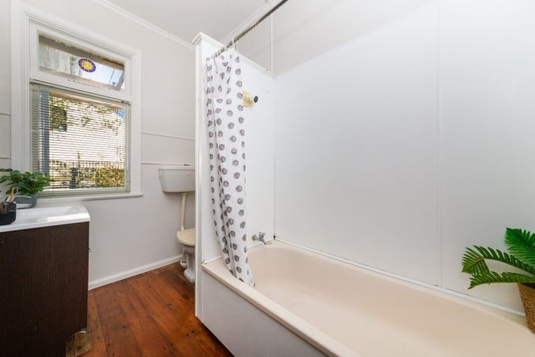 Photo of property in 120 Jickell Street, Hokowhitu, Palmerston North, 4410