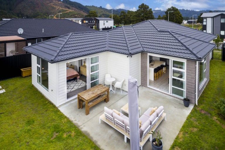 Photo of property in 99 Mawai Hakona Drive, Wallaceville, Upper Hutt, 5018