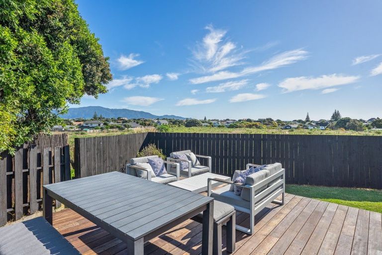 Photo of property in 65 Queens Road, Waikanae Beach, Waikanae, 5036