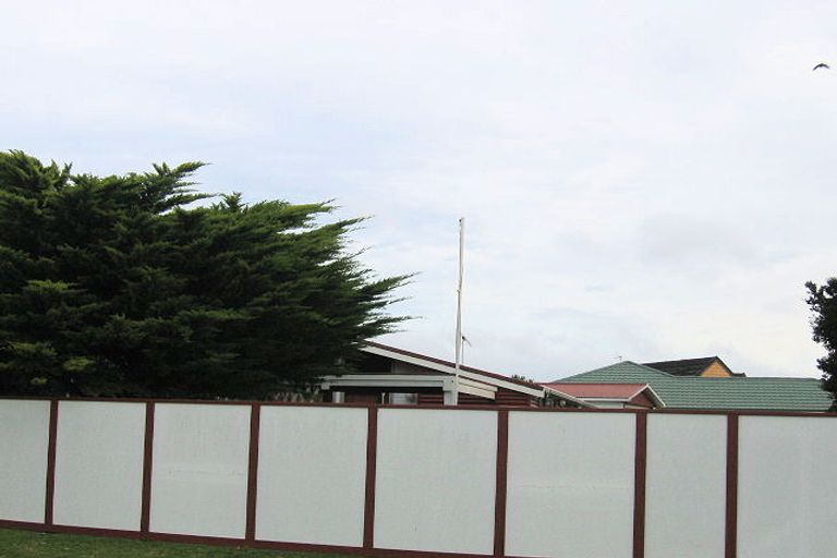 Photo of property in 4 Bahama Crescent, Paraparaumu Beach, Paraparaumu, 5032