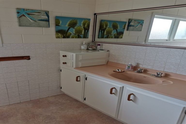 Photo of property in 193 Pukehina Parade, Pukehina, 3189