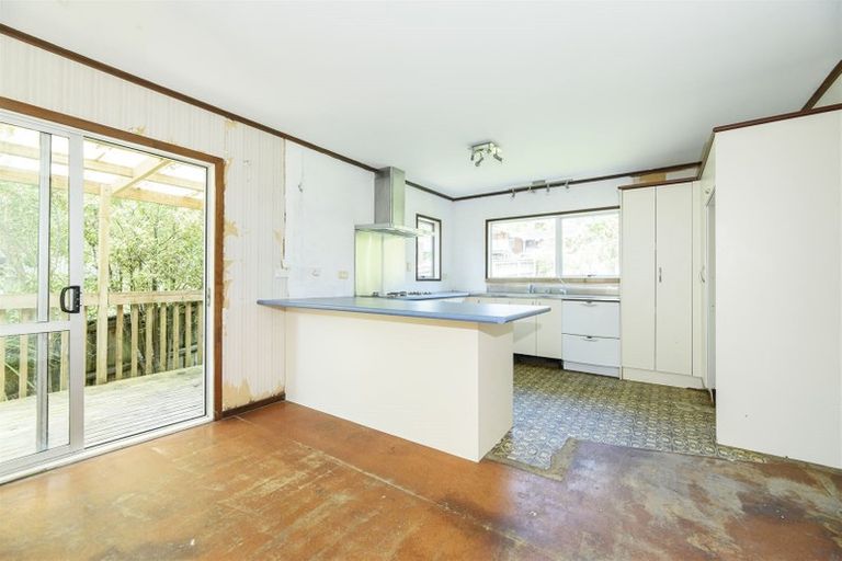 Photo of property in 46 Mountain Road, Henderson Valley, Auckland, 0612