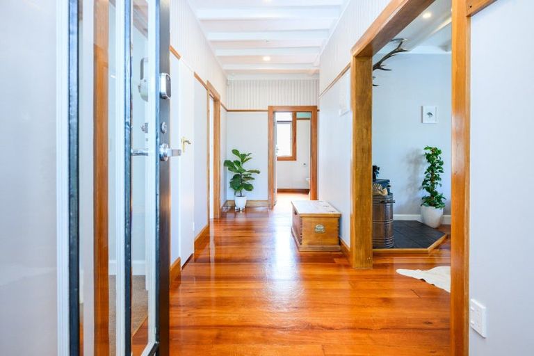 Photo of property in 10 Kingswood Street, Takaro, Palmerston North, 4412